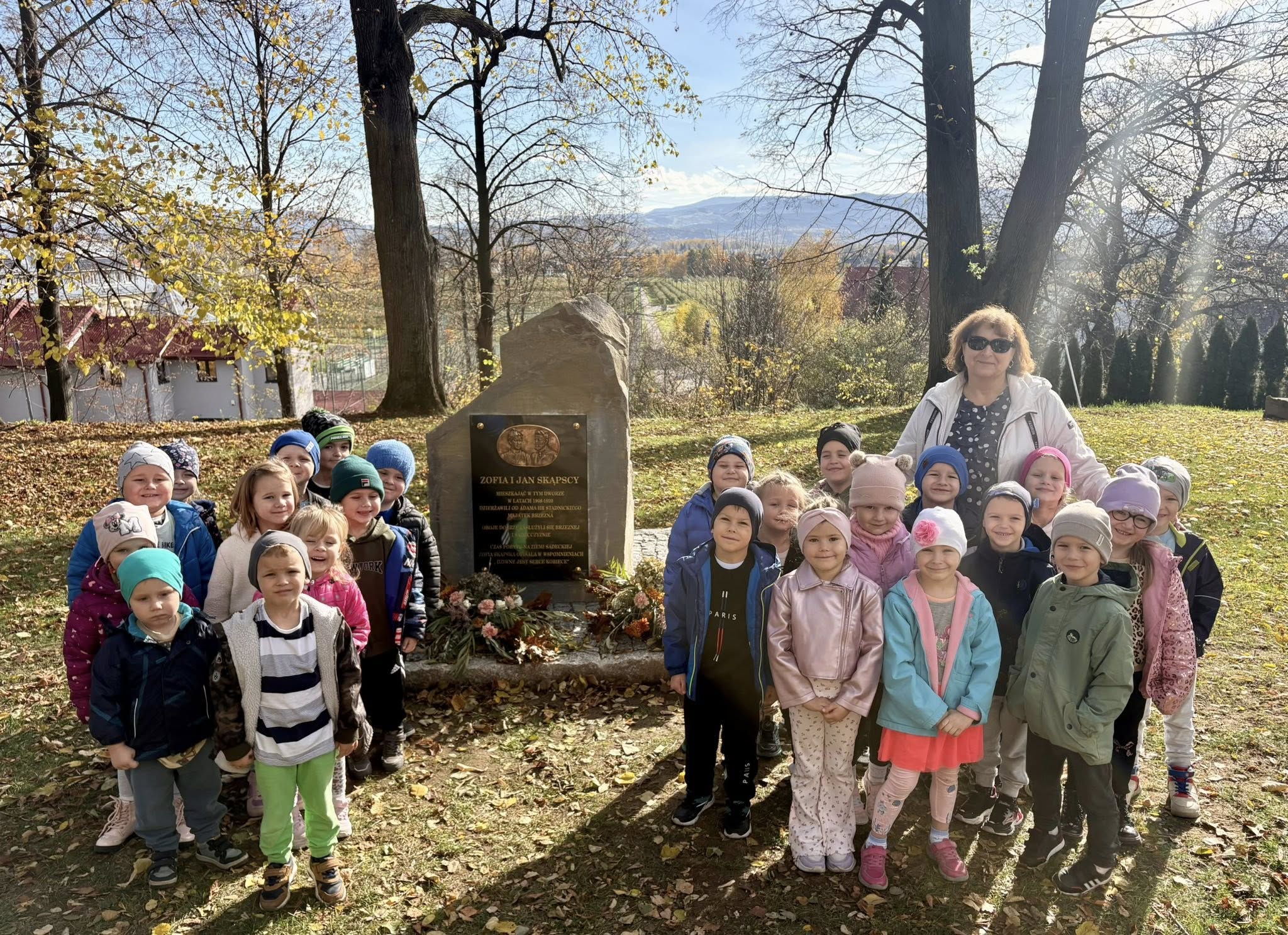 Spacer do pomnika Zofii i Jana Skąpskich w Brzeznej
