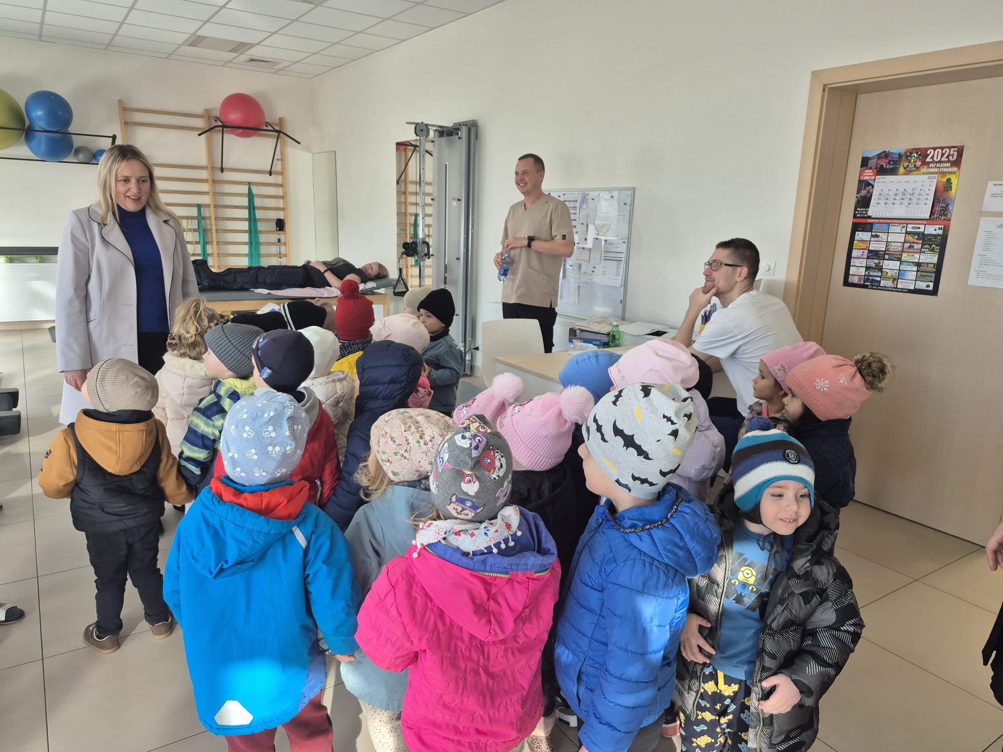 Wizyta Maluszków w Ośrodku Zdrowia w Brzeznej