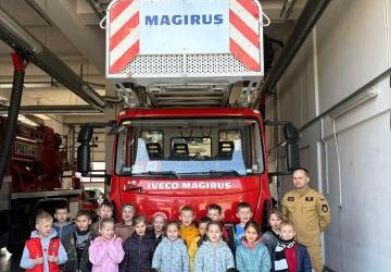 🚒👨‍🚒 Wycieczka Starszaków do Państwowej Straży Pożarnej w Nowym Sączu 👨‍🚒🚒